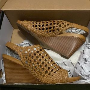 ECCO tan wedges wicker style
